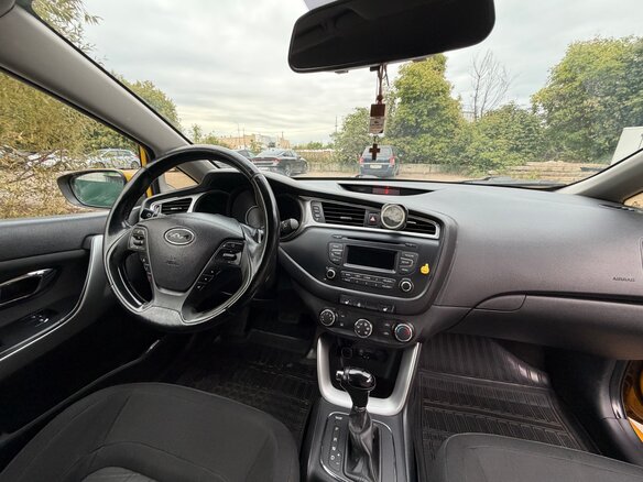 2016 Kia Ceed II Рестайлинг, жёлтый, 800000 рублей - вид 12