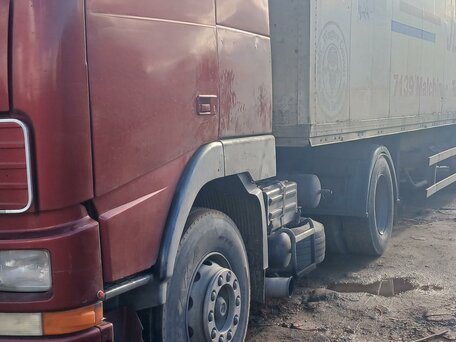 1994 Volvo FH, красный, 2200000 рублей, вид 1