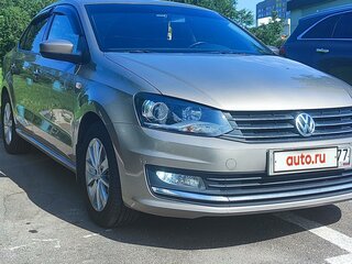 2017 Volkswagen Polo V Рестайлинг, бежевый, 1700100 рублей, вид 2