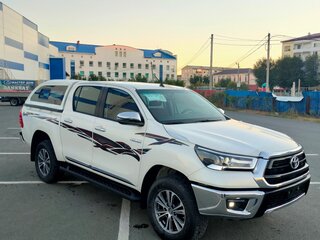 2022 Toyota Hilux VIII Рестайлинг 2, белый, 5000000 рублей, вид 2