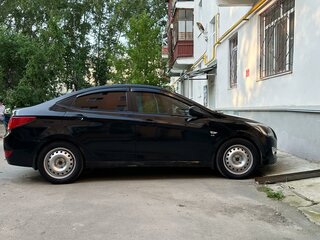 2015 Hyundai Solaris I Рестайлинг, чёрный, 600000 рублей, вид 4