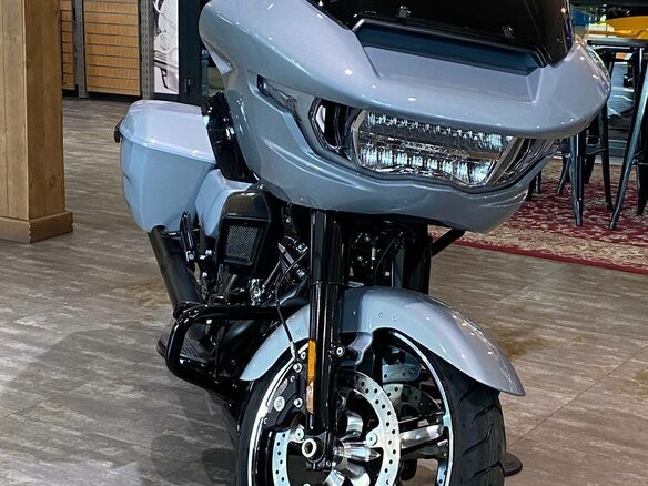 2024 Harley-Davidson Road Glide, серый, 4200000 рублей - вид 3