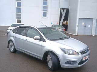 2009 Ford Focus II Рестайлинг, серебристый, 500000 рублей, вид 2