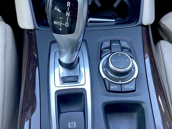 2010 BMW X6 50i 6-speed I (E71), красный - вид 14