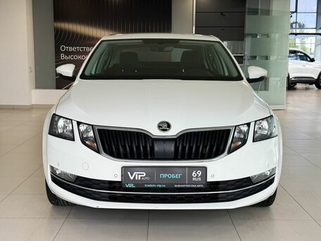 2018 Skoda Octavia III (A7) Рестайлинг, белый, 1857000 рублей, вид 2