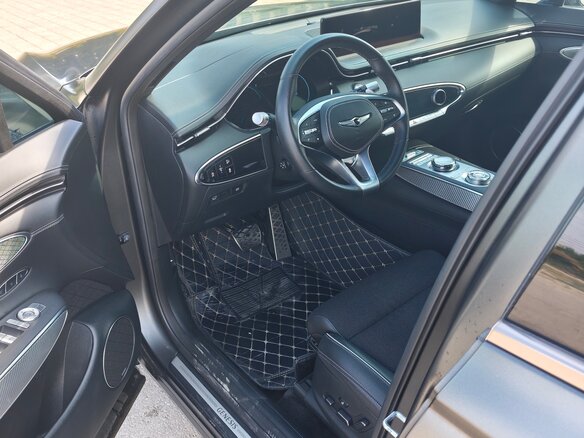 2024 Genesis GV70 I, серый, 5800000 рублей - вид 4