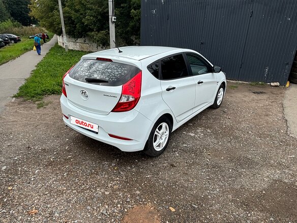 2015 Hyundai Solaris I Рестайлинг, белый, 990000 рублей - вид 5