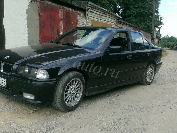 1995 BMW 3 серии 323i III (E36), чёрный