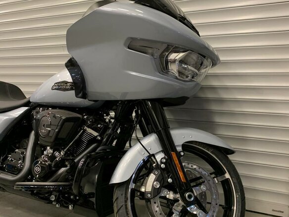 2024 Harley-Davidson Road Glide, серебристый, 3200000 рублей - вид 7
