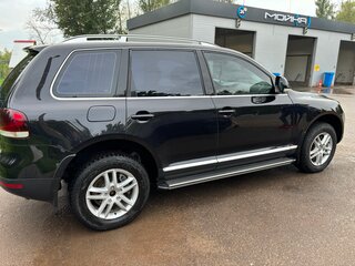2009 Volkswagen Touareg I Рестайлинг, чёрный, 1380000 рублей, вид 4