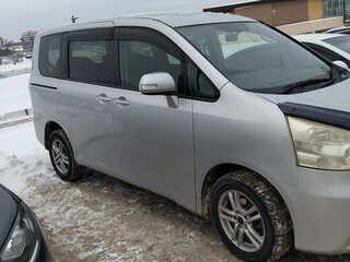 2008 Toyota Noah II (R70), серый, 1300000 рублей, вид 2