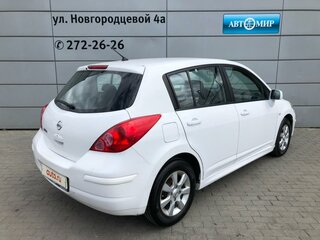 2010 Nissan Tiida I Рестайлинг, белый, 850000 рублей, вид 5