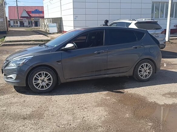 2015 Hyundai Solaris I Рестайлинг, серый, 1500000 рублей - вид 3