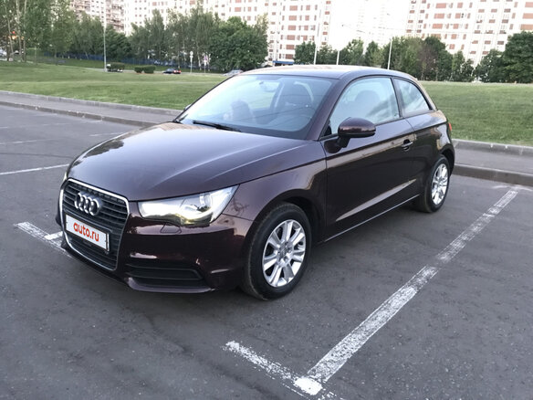2011 Audi A1 I (8X), красный - вид 2