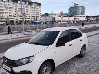 2020 Lada (ВАЗ) Granta I Рестайлинг, белый, 700000 рублей, вид 1