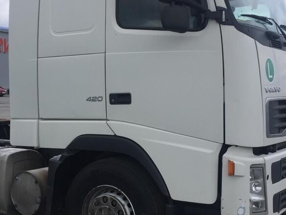 2005 Volvo FH, белый - вид 2