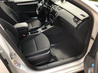 2018 Skoda Octavia III (A7) Рестайлинг, белый, 1370000 рублей, вид 5