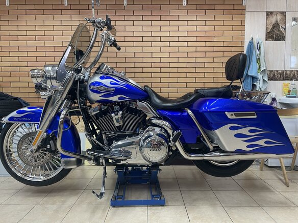2008 Harley-Davidson Road King, синий, 1600000 рублей - вид 3