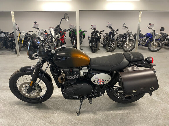 2024 Triumph Scrambler, чёрный, 1050000 рублей - вид 1