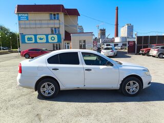 2011 Skoda Octavia II (A5) Рестайлинг, белый, 695000 рублей, вид 5