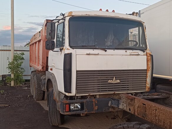 2004 МАЗ 5516, белый, 600000 рублей