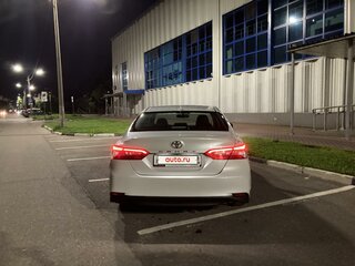 2021 Toyota Camry VIII (XV70), белый, 2300000 рублей, вид 4
