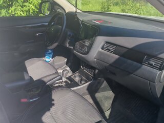 2018 Mitsubishi Outlander III Рестайлинг 2, белый, 1899999 рублей, вид 5