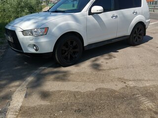 2011 Mitsubishi Outlander II Рестайлинг, белый, 1050000 рублей, вид 2