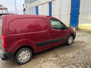 2010 Peugeot Partner II, красный, 800000 рублей, вид 4