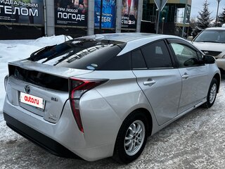 2017 Toyota Prius IV (XW50), серебристый, 1650000 рублей, вид 4