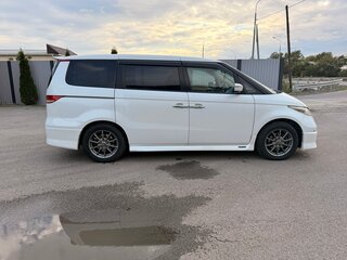 2004 Honda Elysion I, белый, 950000 рублей, вид 4