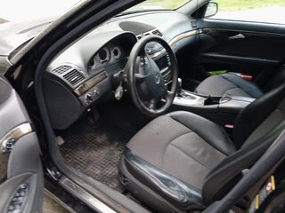 2004 Mercedes-Benz E-Класс 270 III (W211, S211), чёрный, 1300000 рублей, вид 3