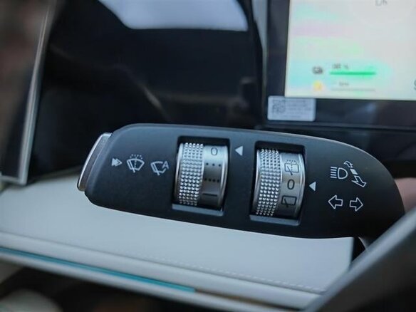2025 BYD Xia (M9) 20.39 kWh, чёрный, 4050000 рублей - вид 32