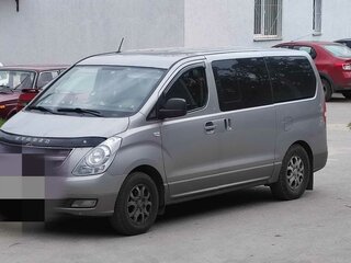 2011 Hyundai H-1 II, серебристый, 1550000 рублей, вид 1