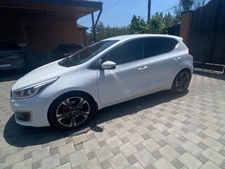 2016 Kia Ceed II Рестайлинг, белый, 900000 рублей, вид 2