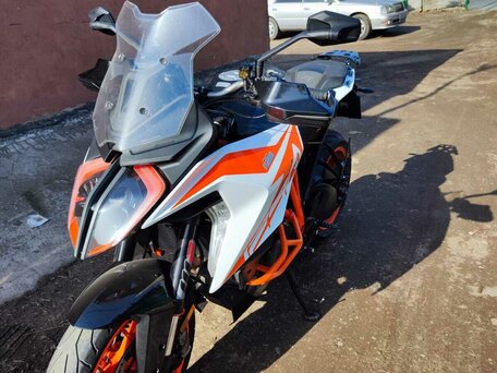 2021 KTM 1290 Super Duke GT, белый, 1750000 рублей, вид 2