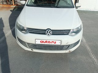 2014 Volkswagen Polo V, белый, 700000 рублей, вид 2