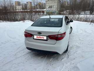 2013 Kia Rio III, белый, 670000 рублей, вид 5