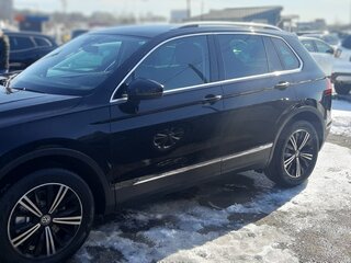 2018 Volkswagen Tiguan II, чёрный, 2670000 рублей, вид 3