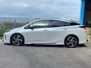 2022 Toyota Prius IV Рестайлинг (XW50), белый, 1450005 рублей, вид 3