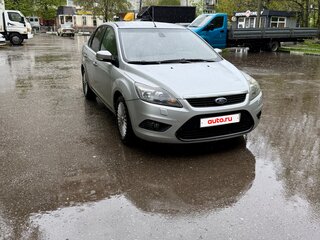 2011 Ford Focus II Рестайлинг, серебристый, 550000 рублей, вид 3