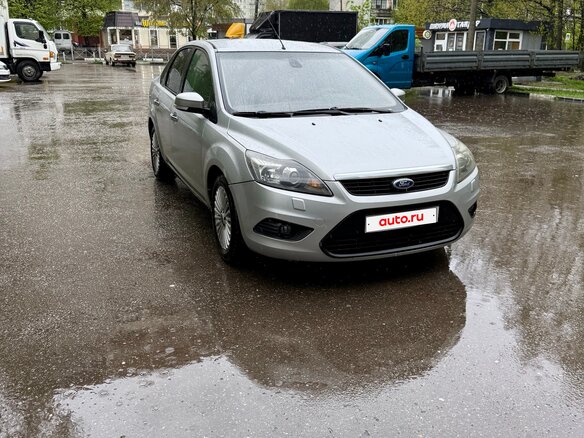 2011 Ford Focus II Рестайлинг, серебристый, 550000 рублей - вид 2