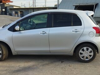2009 Toyota Vitz II (XP90), серебристый, 470000 рублей, вид 3