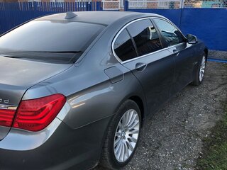 2009 BMW 7 серии 730d V (F01/F02/F04), серебристый, 2300000 рублей, вид 3