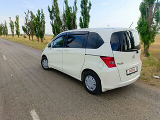 2010 Honda Freed I, белый, 1100000 рублей, вид 5