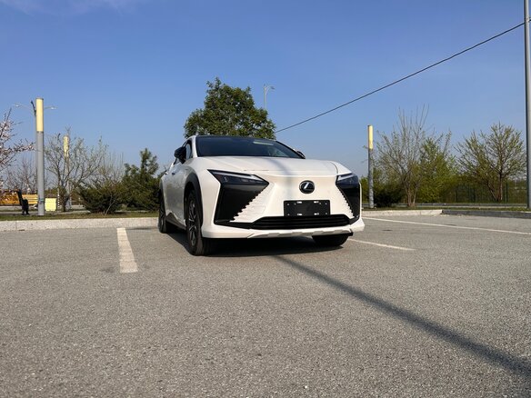 2023 Lexus RZ 450e, белый, 6000000 рублей - вид 9