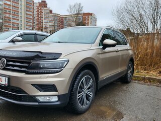 2017 Volkswagen Tiguan II, бежевый, 2000000 рублей, вид 2