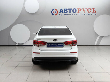 2017 Kia Rio III Рестайлинг, белый, 1098000 рублей, вид 4