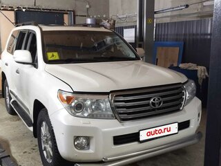 2014 Toyota Land Cruiser 200 Series Рестайлинг 1, белый, 3699000 рублей, вид 2