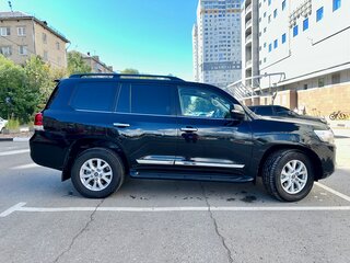 2016 Toyota Land Cruiser 200 Series Рестайлинг 2, чёрный, 6300000 рублей, вид 3